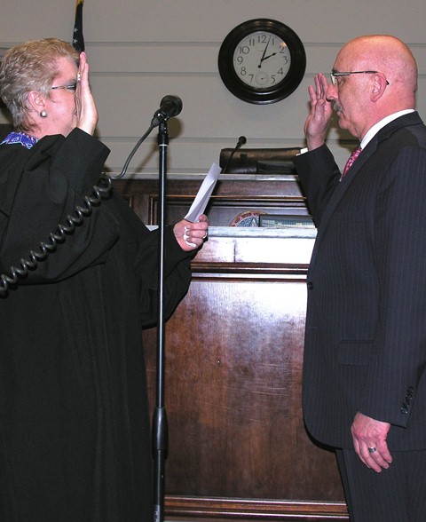 Justice Yvonne Kauger administers oath of office to Sen. Al McAffrey.