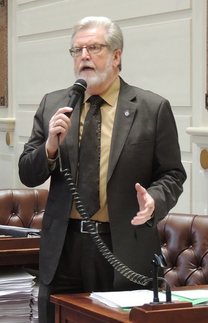 Sen. Roger Thompson presents HB 1003 on the Senate Floor Wednesday.